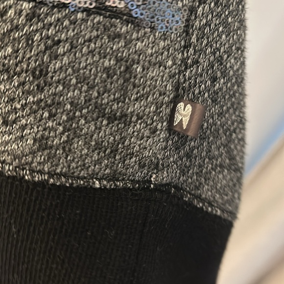 Victorias Secret grey and black sequin striped 3/4 sleeve top - Picture 5 of 6